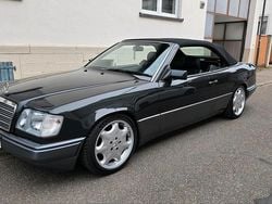 Schwarz Gebraucht 1995 Mercedes E200 Cabrio | 18.994 €