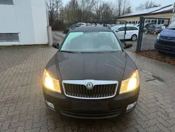 Schwarz Gebraucht 2011 Skoda Octavia Ambiente Kombi | 4.200 €