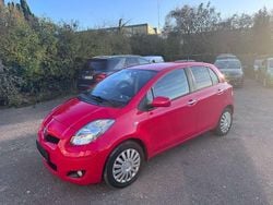 Rot Gebraucht 2011 Toyota Yaris Cool Limousine | 4.700 € (Fairer Preis)