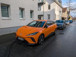 Orange Gebraucht 2024 MG MG4 EV Luxury Kleinwagen | 23.699 € (Teuer)