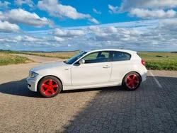 Weiß Gebraucht 2009 BMW 116 Kleinwagen | 2.950 € (Guter Preis)