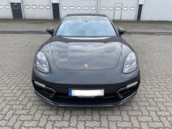 Grau Gebraucht 2017 Porsche Panamera Turbo Executive Limousine | 68.000 € (Etwas zu teuer)