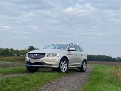 Beige Gebraucht 2016 Volvo XC60 Momentum SUV | 18.200 € (Guter Preis)