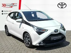 Weiss Gebraucht 2018 Toyota Aygo Connect Style Kleinwagen | 11.250 € (Teuer)