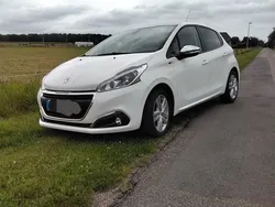 Weiß Gebraucht 2016 Peugeot 208 Active Kleinwagen | 8.999 € (Fairer Preis)