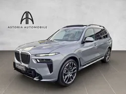 Skyscraper grau metallic Gebraucht 2024 BMW X7 M Sport SUV | 95.990 €