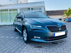 Grau Gebraucht 2018 Skoda Superb Kombi | 12.699 € (Etwas zu teuer)