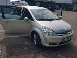 Silber Gebraucht 2004 Toyota Corolla Verso Sol Van / Kleinbus | 3.700 € (Etwas zu teuer)