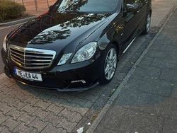 Schwarz Gebraucht 2010 Mercedes E250 AMG line Limousine | 8.850 € (Guter Preis)