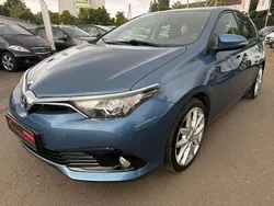 Blau Gebraucht 2015 Toyota Auris Comfort Limousine | 8.290 € (Fairer Preis)
