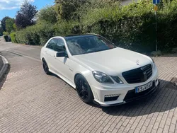 Weiß Gebraucht 2012 Mercedes E63 AMG AMG Limousine | 49.000 €