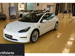 Weiß Gebraucht 2021 Tesla Model 3 Long Range RWD Limousine | 26.900 € (Etwas zu teuer)