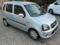 Silber Gebraucht 2005 Opel Agila Kleinwagen | 1.750 €