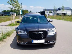 Grau Gebraucht 2015 Chrysler 300S Limousine | 17.900 €
