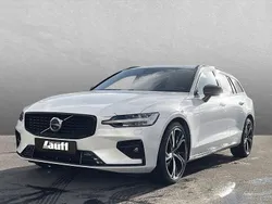 Crystal white Gebraucht 2024 Volvo V60 Plus Kombi | 41.880 € (Fairer Preis)