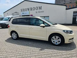 Beige Gebraucht 2021 VW Touran Comfortline Van / Kleinbus | 8.990 €