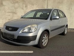 Silber Gebraucht 2006 Kia Rio Limousine | 2.200 € (Fairer Preis)