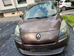Braun Gebraucht 2009 Renault Grand Scénic III Dynamique Van / Kleinbus | 3.200 € (Fairer Preis)