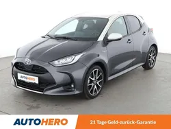 Grau Gebraucht 2020 Toyota Yaris Hybrid Style Limousine | 19.150 € (Fairer Preis)