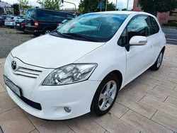 Grau Gebraucht 2015 Toyota Auris Cool Limousine | 10.897 € (Fairer Preis)