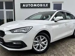 "candy" weiss Gebraucht 2022 Seat Leon Style Kombi | 21.979 € (Fairer Preis)