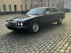 Schwarz Gebraucht 2002 Jaguar XJ8 Limousine | 14.490 €