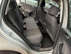 Silber Gebraucht 2006 VW Golf V Kombi | 2.000 €