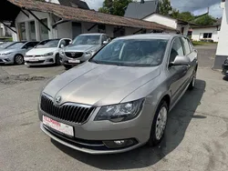 Cappuccinobeige metallic Gebraucht 2013 Skoda Superb Exclusive Limousine | 8.890 € (Guter Preis)