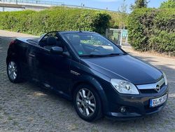 Blau Gebraucht 2006 Opel Tigra Edition Cabrio | 3.450 € (Etwas zu teuer)