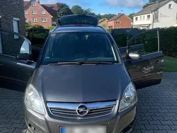 Grau Gebraucht 2009 Opel Zafira Van / Kleinbus | 4.200 € (Etwas zu teuer)