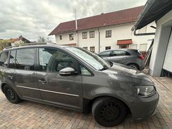 Grau Gebraucht 2010 VW Touran Van / Kleinbus | 4.300 €