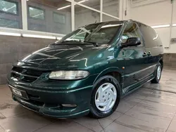 Grün Gebraucht 1997 Chrysler Voyager Van / Kleinbus | 1.998 €