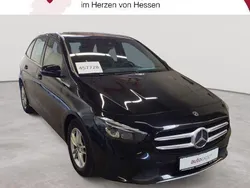 Kosmosschwarz metallic Gebraucht 2020 Mercedes B200 Style Van / Kleinbus | 19.990 € (Guter Preis)