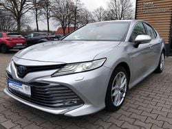 Silver metallic Gebraucht 2019 Toyota Camry Hybrid Executive Limousine | 23.890 € (Fairer Preis)