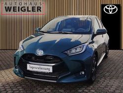 Grün Neu 2025 Toyota Yaris Hybrid Comfort Limousine | 28.190 € (Etwas zu teuer)