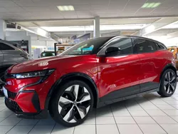 Rot + schwarz Gebraucht 2022 Renault Mégane Techno Limousine | 29.950 € (Fairer Preis)