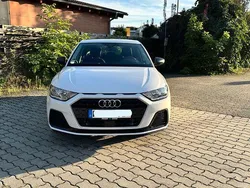 Weiß Gebraucht 2021 Audi A1 Sportback Ambiente Kleinwagen | 21.600 € (Guter Preis)