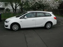 Schneeweiss/summitwhite/arctic Gebraucht 2015 Opel Astra Edition Kombi | 6.962 € (Fairer Preis)