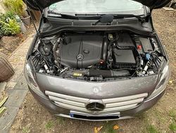 Grau Gebraucht 2012 Mercedes B180 Van / Kleinbus | 12.500 € (Fairer Preis)