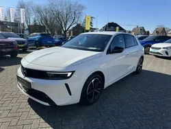 Weiß Gebraucht 2024 Opel Astra Edition Limousine | 21.990 € (Guter Preis)