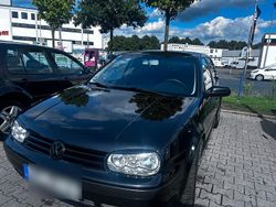 Schwarz Gebraucht 2000 VW Golf IV Kleinwagen | 1.250 € (Fairer Preis)