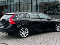 Schwarz Gebraucht 2017 Volvo V60 Momentum Kombi | 17.500 € (Teuer)
