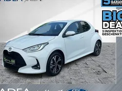 Weiß Neu 2025 Toyota Yaris Hybrid Limousine | 22.290 € (Guter Preis)