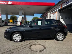 Schwarz Gebraucht 2013 Opel Astra Limousine | 5.700 € (Fairer Preis)