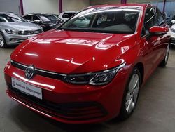 Rot Gebraucht 2021 VW Golf VIII Life Limousine | 18.349 € (Fairer Preis)