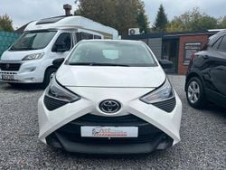 Weiß Gebraucht 2020 Toyota Aygo Kleinwagen | 9.400 € (Fairer Preis)