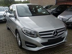 Silber Gebraucht 2016 Mercedes B180 Style Van / Kleinbus | 12.990 € (Fairer Preis)