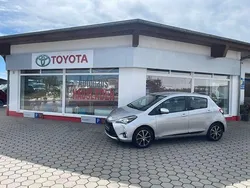Silber Gebraucht 2018 Toyota Yaris Hybrid Team Kleinwagen | 14.990 € (Fairer Preis)