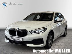 Weiss Gebraucht 2022 BMW 118 Advantage Kleinwagen | 20.690 € (Fairer Preis)