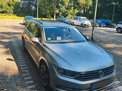 Grau Gebraucht 2015 VW Passat Kleinwagen | 8.000 € (Etwas zu teuer)